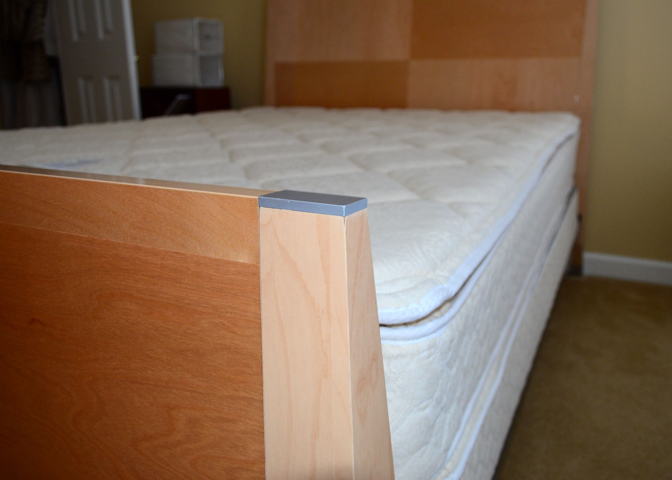 Contemporary Birch Wood Veneer Bed Frame EBTH